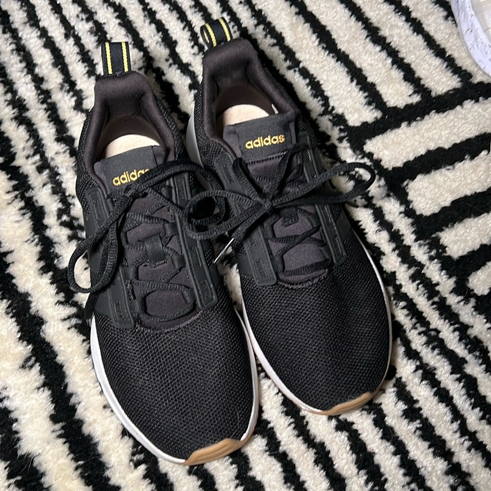 Adidas Sneakers